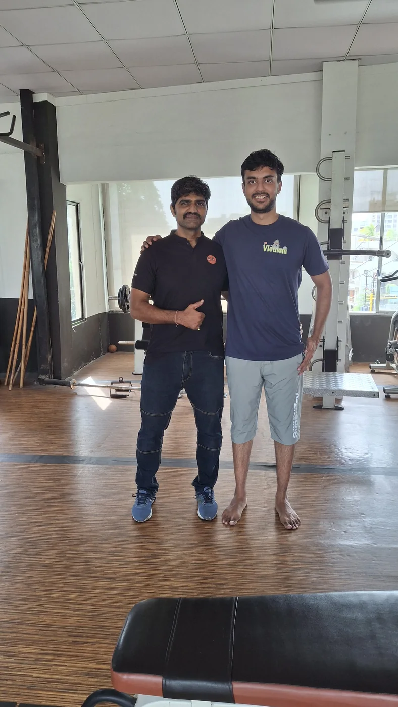 Ashutosh Banerjee training with Brijesh Joshi at S R Gym Adajan, Surat, photograph 1 of 4