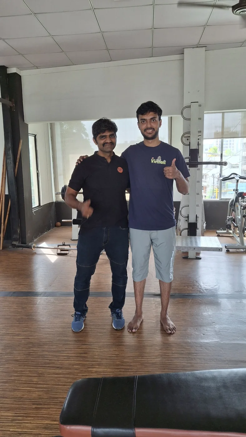 Ashutosh Banerjee training with Brijesh Joshi at S R Gym Adajan, Surat, photograph 3 of 4